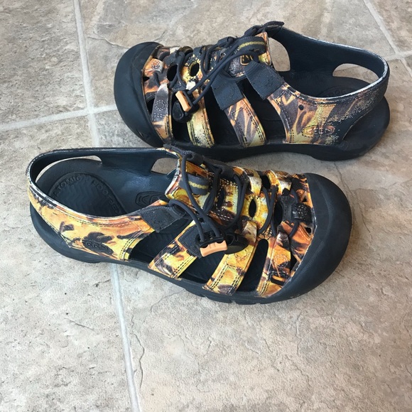 SOLD Lightweight  Keens - Picture 2 of 6